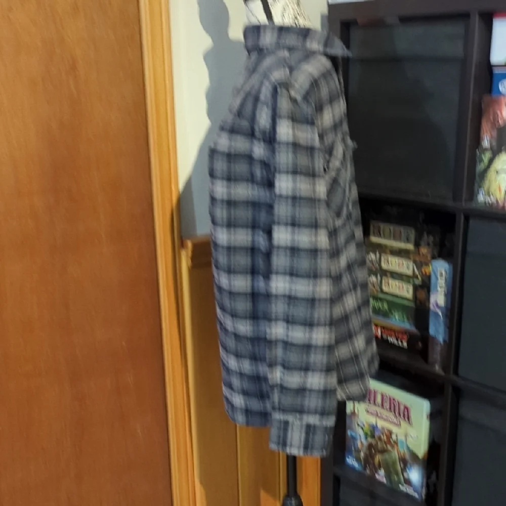 Roots Size S Men's Gray and Black Plaid Button-Up Shirt - Picture 4 of 15